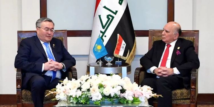 لقاء يجمع وزير الخارجية ونظيره الكازاخستاني  ” مذكرات تفاهم وقضايا دولية “