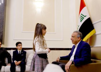 الكاظمي يستقبل الطفلة الموهوبة ستيلا نور