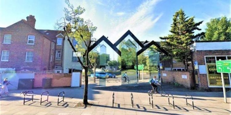 المنزل الخفي يبهر المارة بلندن