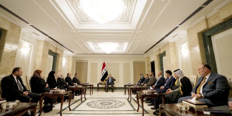 الكاظمي يستقبل عدداً من نواب محافظة بابل