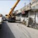 المباشرة برفع الكتل الكونكريتية من سوق شلال في منطقة الشعب