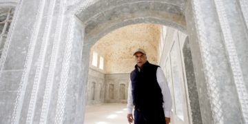 الكاظمي يزور عدداً من المؤسسات والمواقع التراثية والثقافية في الموصل