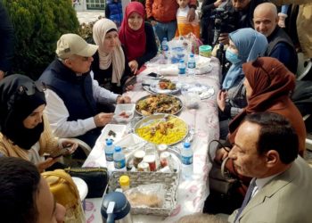 الكاظمي يجري جولة في الموصل ويلتقي عدداً من مواطنيها + صور