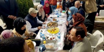 الكاظمي يجري جولة في الموصل ويلتقي عدداً من مواطنيها + صور