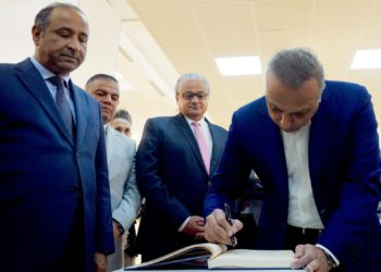 الكاظمي يزور مهرجان الواسطي للفن التشكيلي في وزارة الثقافة + صور