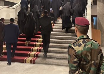 الكتله الصدرية تدخل قاعة البرلمان