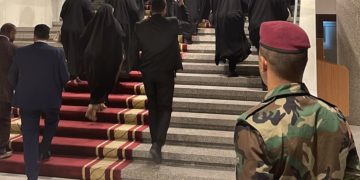 الكتله الصدرية تدخل قاعة البرلمان