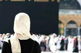السعودية تسمح للنساء بأداء العمرة دون مَحرم