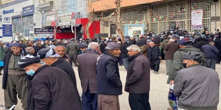 صحة السليمانية تنشر فرقاً جوالة أمام المصارف