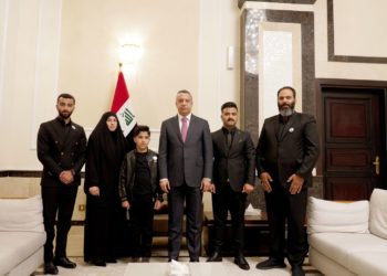 الكاظمي يستقبل عائلة الشهيد المهندس عبير الخفاجي + فيديو