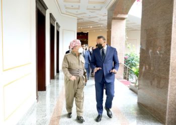 الكاظمي يلتقي مسعود بارزاني