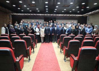 من سيكون داخل الجلسة ؟!