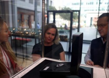 الأكبر في تاريخ المزادات وتوقعات ببيعها بـ30 مليون$ ,, عرض الماسة الصخرة للبيـــع في دبي