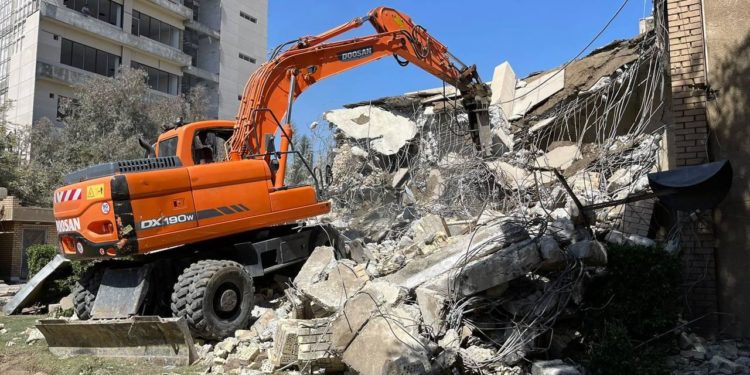 هدم مقر الديمقراطي الكردستاني ببغداد + صور