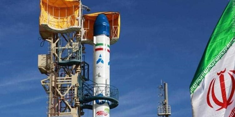 الحرس الثوري الإيراني يطلق “قمرا صناعيا” مهمته القياس والاستطلاع