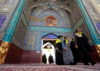 اللجنة العليا تعدل قرارها بشأن دخول (المجاميع السياحية الدينية)