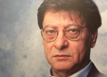ثلاث نقاد عرب ومغن بريطاني يفوزون بجائزة “محمود درويش”