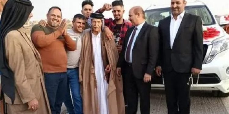 معمرعراقي يحيي حفل زفافه وسط أحفاد أحفاده “103 أعوام”