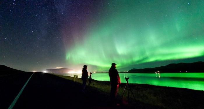 رياح شمسية تضرب الأرض اليوم