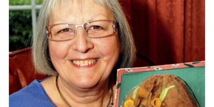 بريطانية تحتفظ ببيضة عيد الفصح منذ أكثر من 60 عاما  “هدية من والدها”