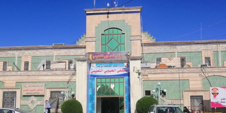 قوة أمنية تقتحم مستشفى الحبوبي وتلاحق “لجان المشتريات”