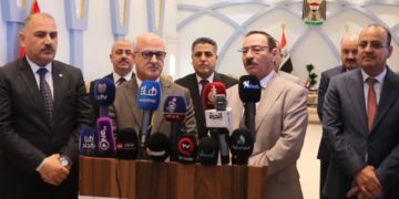 وزير التربية يرفض (الدخول الشامل) لطلبة الاعدادية والمتوسطة للمراحل المنتهية