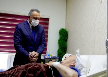الكاظمي يزور اياد علاوي الذي يرقد في المستشفى