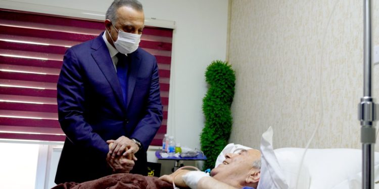 الكاظمي يزور اياد علاوي الذي يرقد في المستشفى