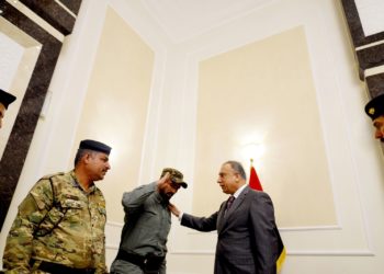 الكاظمي يستقبل منتسباً أمنياً بعد إنقاذه من محاولة انتحار