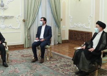 الرئيس الإيراني يعرب عن أمله بحدوث انفراج سياسي في العراق