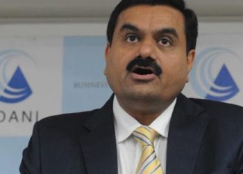 ملياردير هندي ينافس على عرش أغنى رجل في العالم .. “يصعد بسرعة الصاروخ”
