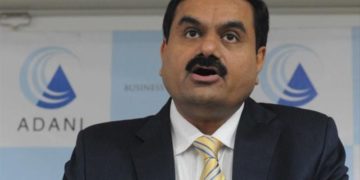 ملياردير هندي ينافس على عرش أغنى رجل في العالم .. “يصعد بسرعة الصاروخ”