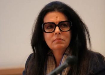 ثروتها تفوق ديون دولة عربية وهذه قصتها (أغنى سيدة على الأرض)