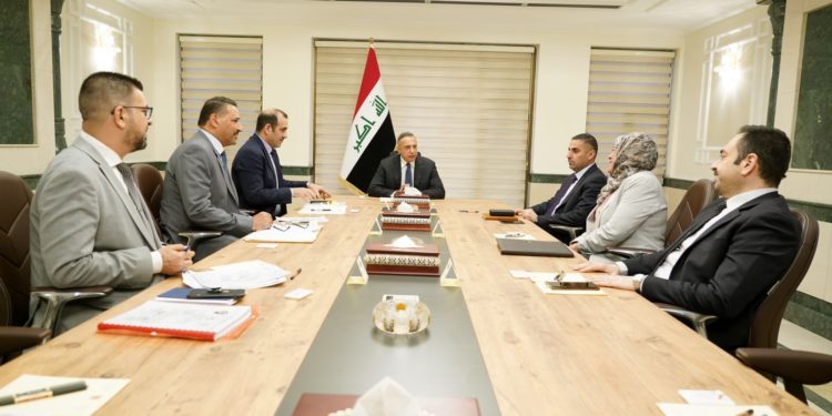 الكاظمي يترأس اجتماعا لفريق (مشروع نصب وحدات العناية بالاطفال الخدج)+ فيديو