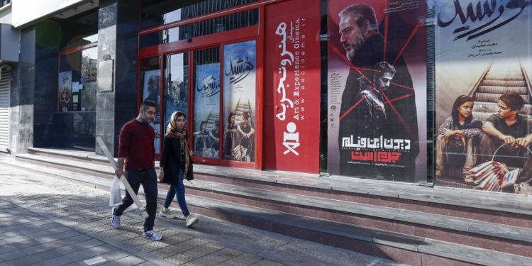 فنانات إيرانيات يرفعن عريضة ضد العنف “الممنهج” بحقهن