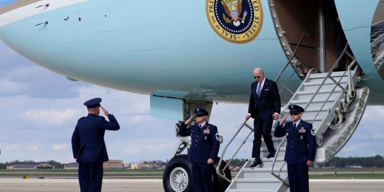 بايدن وضع جثة كلب أمام منزل عضو في الحزب الجمهوري