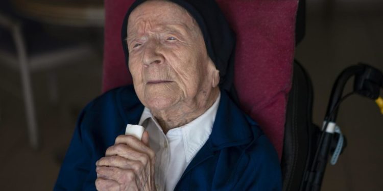 أكبر معمّرة على قيد الحياة تتطلع إلـــــى تحطيم الرقم القياسي