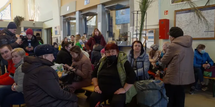 رغم فرار أكثر من 4 ملايين.. هؤلاء عادوا لأوكرانيا