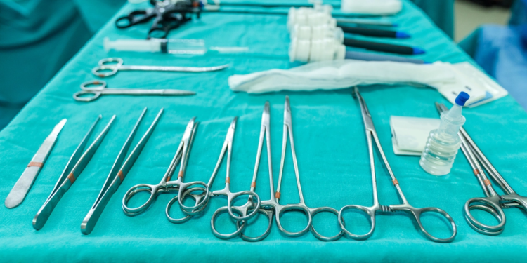 نسوا تخديرها وتركوها تشعر بألم المشرط ,, أطباء يواجهون المحاكمة