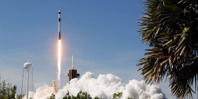 وصول فريق أول مهمة خاصة لمحطة الفضاء الدولية + صور