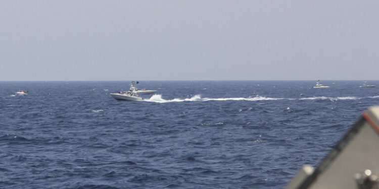 الحرس الثوري الإيراني يعلن احتجاز “سفينة أجنبية” في الخليــــــــج