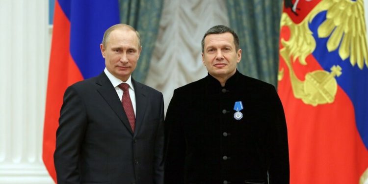 بوتين يعلن عن إفشال مخطط إرهابي لاغتيال “إعلامي روسي بارز”