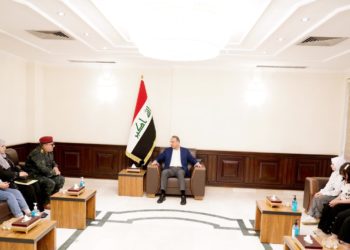 الكاظمي يستقبل اللواء الجريح قاسم علي العنبكي ويشيد بأدائه البطولي