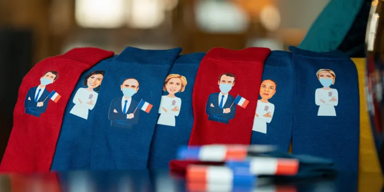 جوارب المرشحين تكشف عن متصدري الاقتراع , “انتخابات فرنسا”