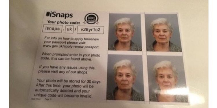 لون شعر ثمانينية يعرقل حصولها على جواز سفر