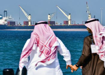  استطلاع .. زيادة أسعار النفط ستدعم اقتصادات الخليج