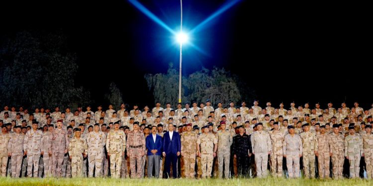 أهمّ ما تحدث به الكاظمي خلال زيارته مقر فرقة المشاة 17 من الجيش