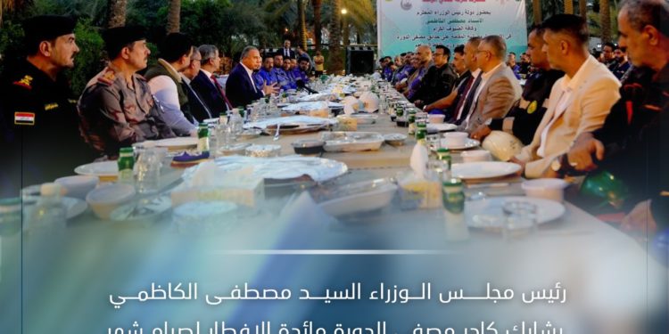 الكاظمي يشارك كادر مصفى الدورة مائدة الافطار