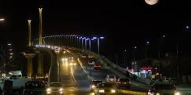 قطع الطريق السريع (بصره – بغداد ) طيلة نهار اليوم