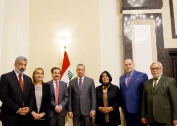 الكاظمي يستقبل جمعاً من الفنانين برئاسة نقيب الفنانين العراقيين